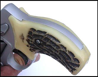 J-frame grips from Fitz Gunfighter J-frame grips from Fitz Gunfighter